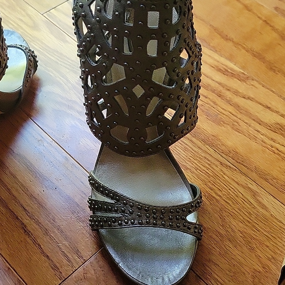 Heels - Picture 5 of 5